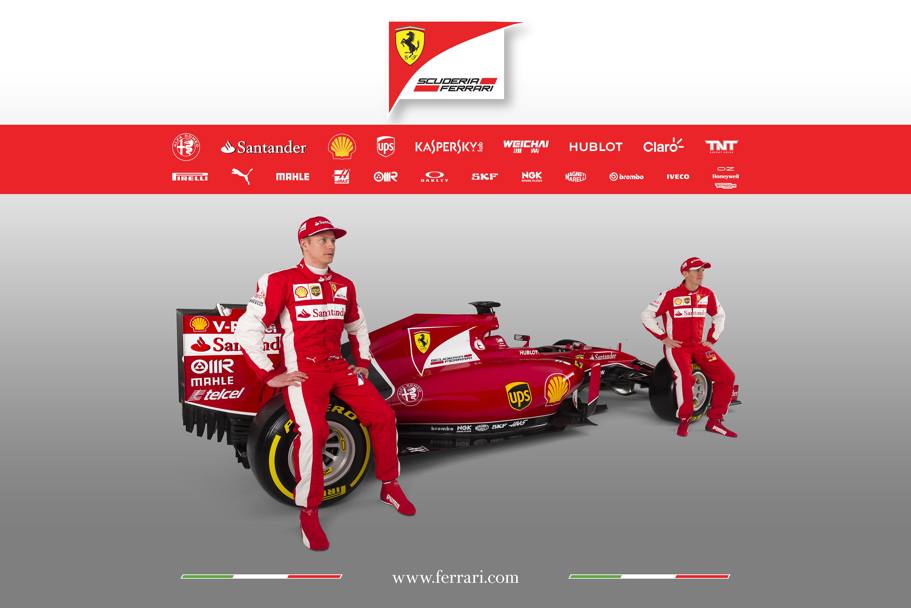 Kimi Raikkonen e Sebastian Vettel seduti sulla nuova auto. Colombo